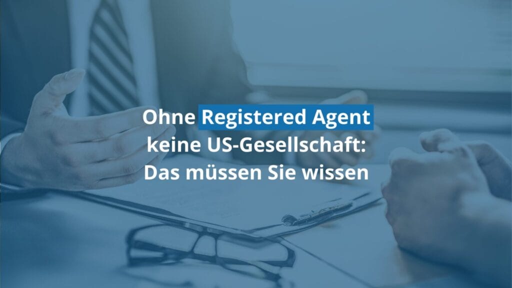 Beratungsgespräch mit Dokumenten zum Thema Registered Agent